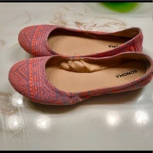 Sonoma Aztec Print Flats basically new!
